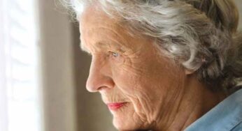 L’isolamento sociale fa male: gli studi sull’aumento del rischio di Alzheimer per chi non ama stare in compagnia